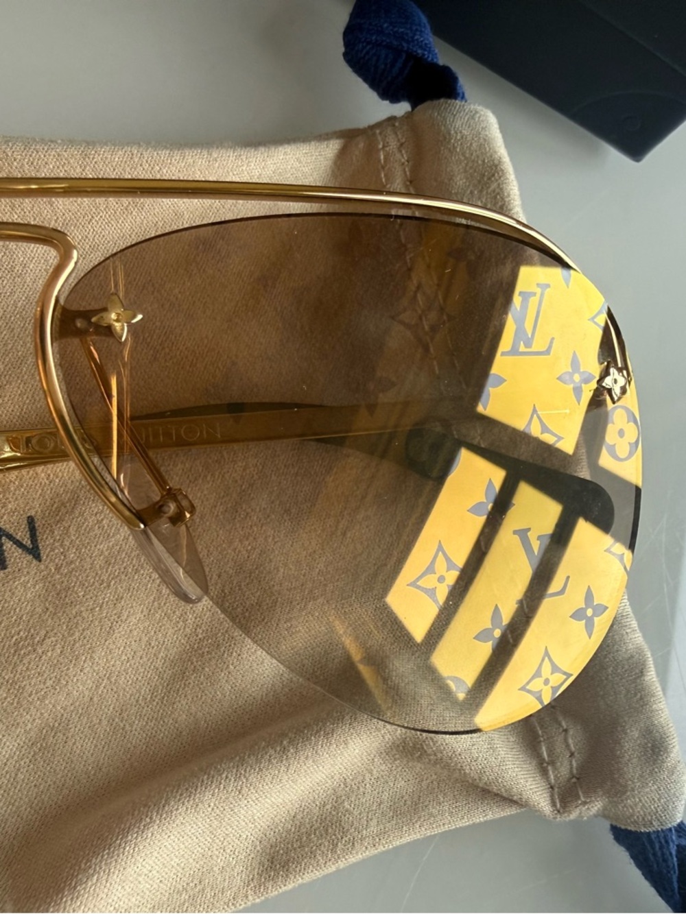 Louis Vuitton Gold Frame Brown Gradient Aviator Sunglasses - Picture 2 of 10